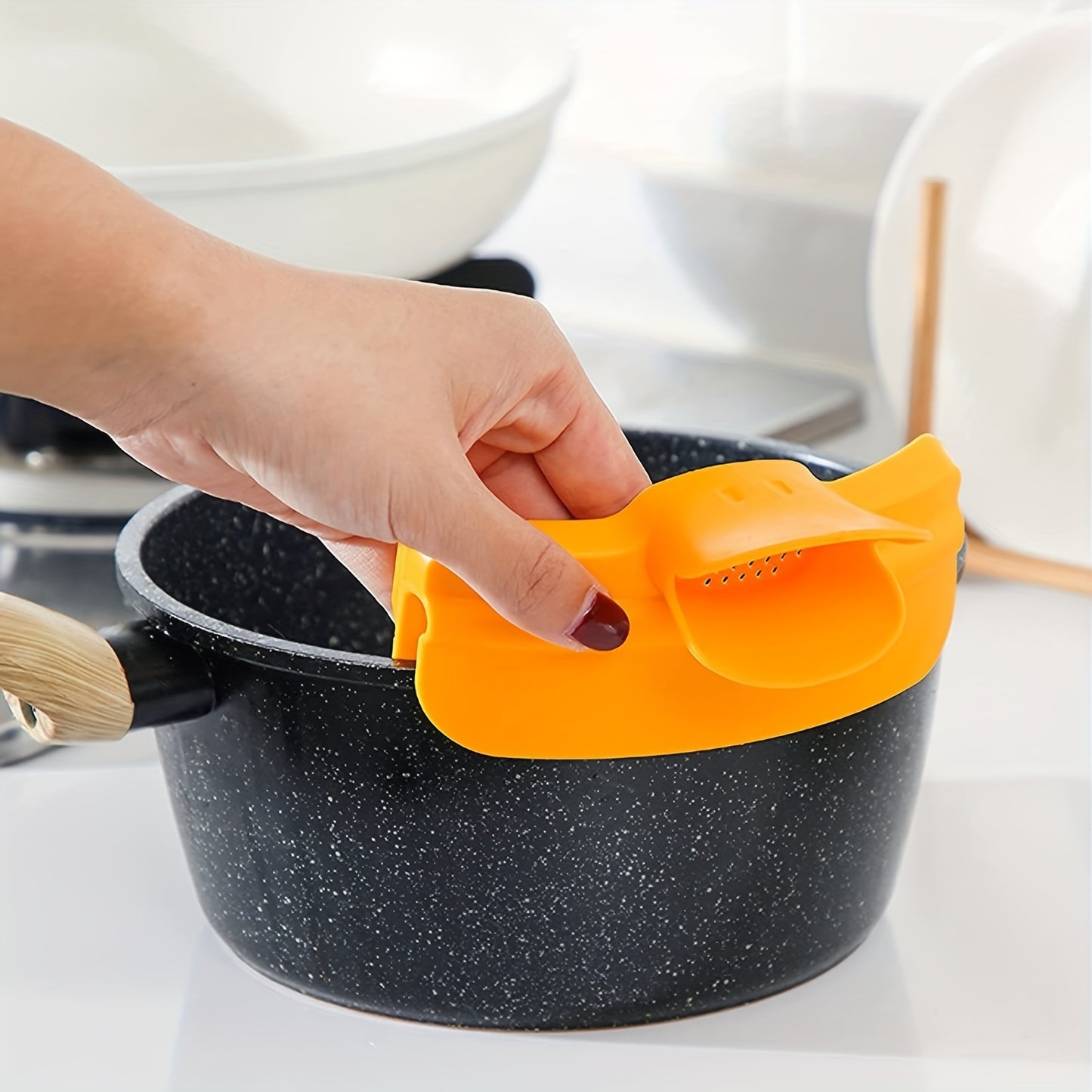 1pc; Anti-Spill Silicone Slip On Pour Soup Spout Funnel; Kitchen Dedicated Anti-Spill Pots Round Edge Deflector Pour Soup Funnel Duckbill Diversion Mouth